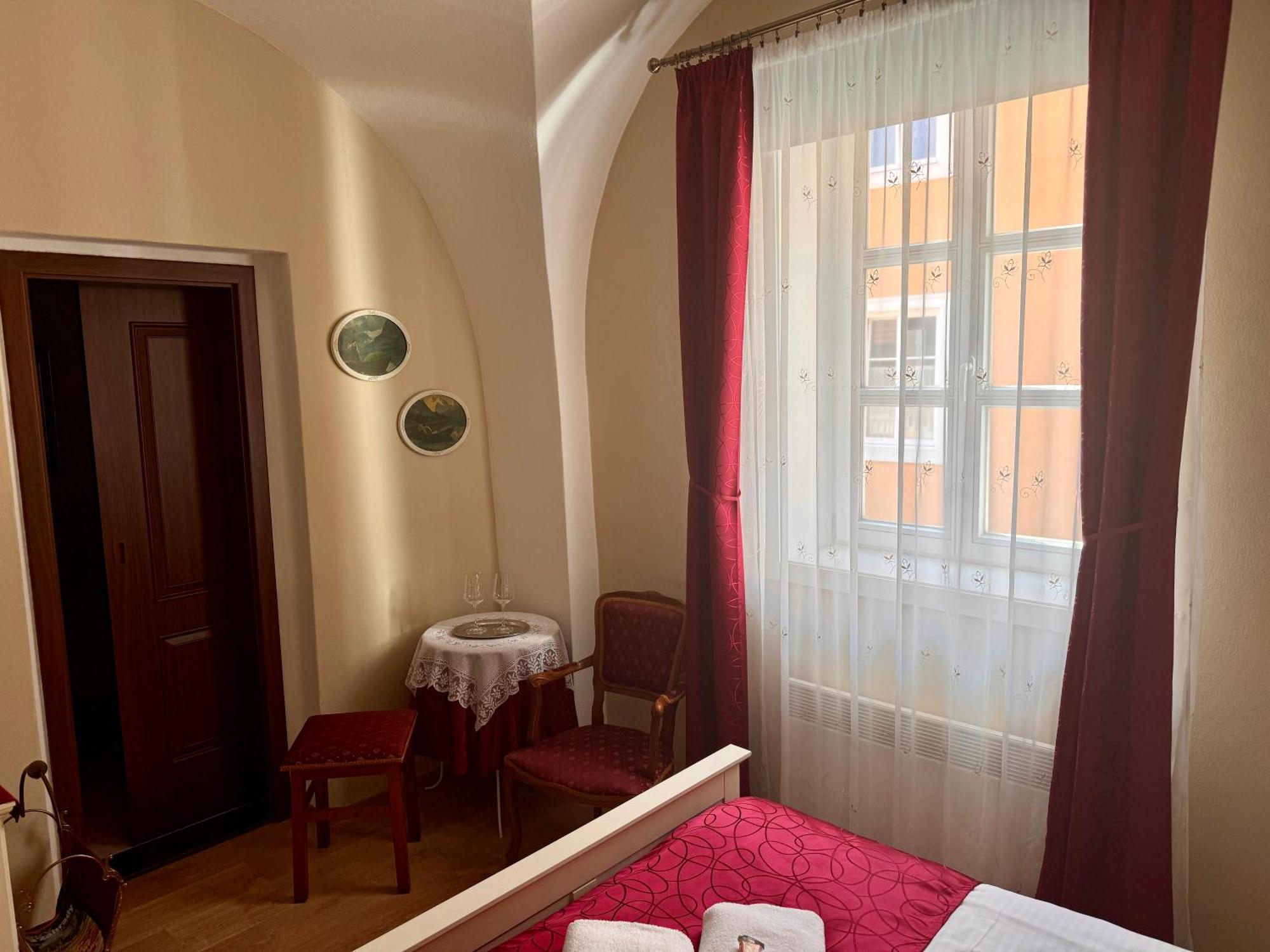 Vinna Kavarna Mikulov Zewnętrze zdjęcie