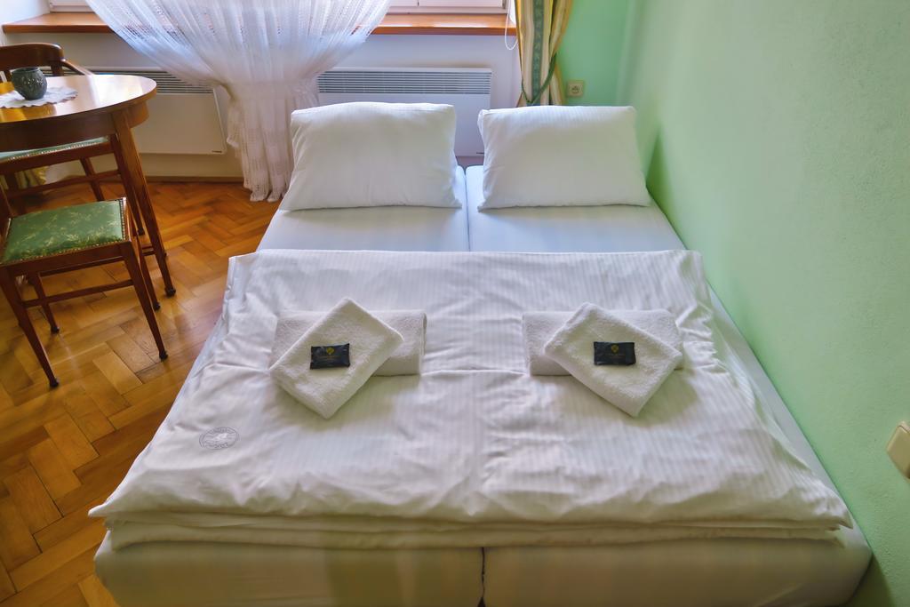 Vinna Kavarna Mikulov Zewnętrze zdjęcie