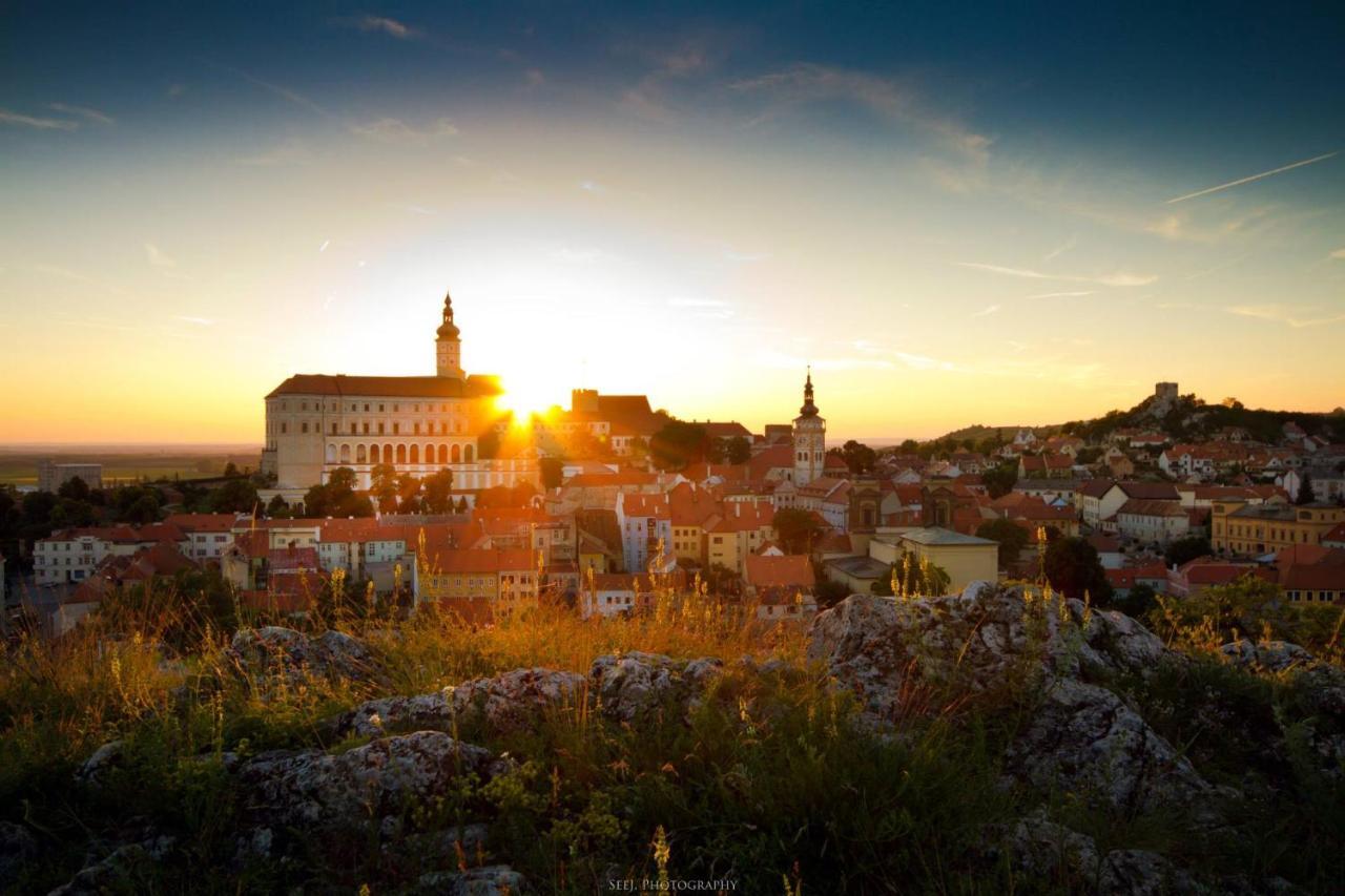 Vinna Kavarna Mikulov Zewnętrze zdjęcie